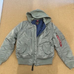 NWOT Alpha industries urban outfitters bomber jacket size medium